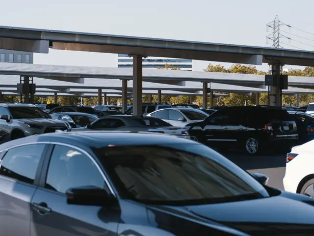 Hybrid vs Electric Cars: How To Choose The Right One For You In 2026